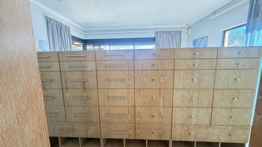 4 Bedroom Property for Sale in Viljoenskroon Rural Free State